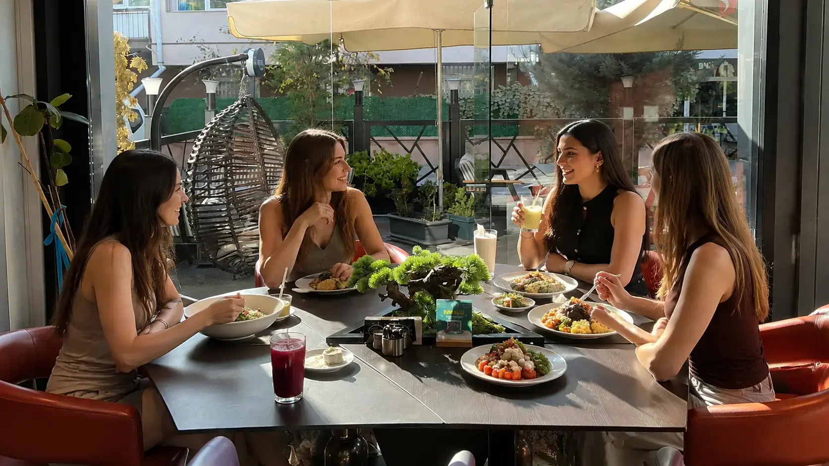 Dışarıda Yemek Yerken Sağlıklı Kalmanın Sırları: Miss Mutfak Yaklaşımı